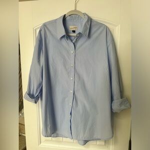 Universal Thread Light Blue Button-Up Shirt